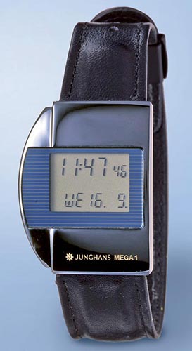 Đồng hồ đeo tay điều khiển bằng sóng vô tuyến đầu tiên trên thế giới