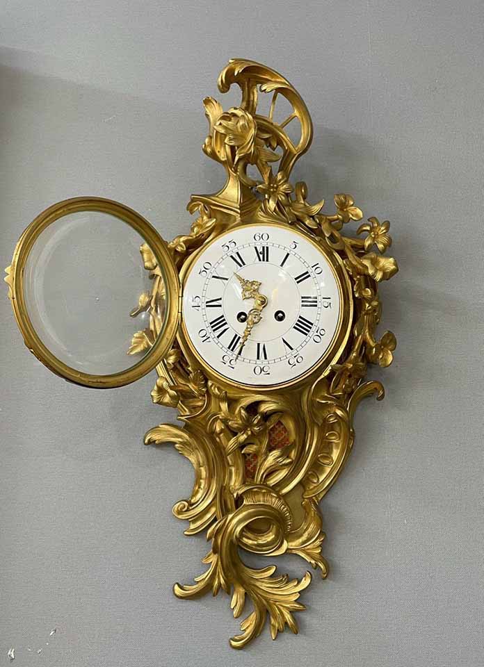 Đồng hồ phù điêu rococo đồng mạ vàng đẹp xuất sắc