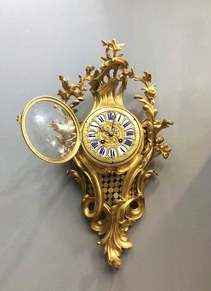 Đồng hồ treo tường cartel cổ bằng đồng mạ vàng