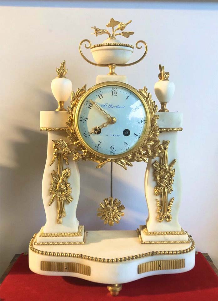 Đồng hồ khải hoàn môn đá trắng thế kỷ 19